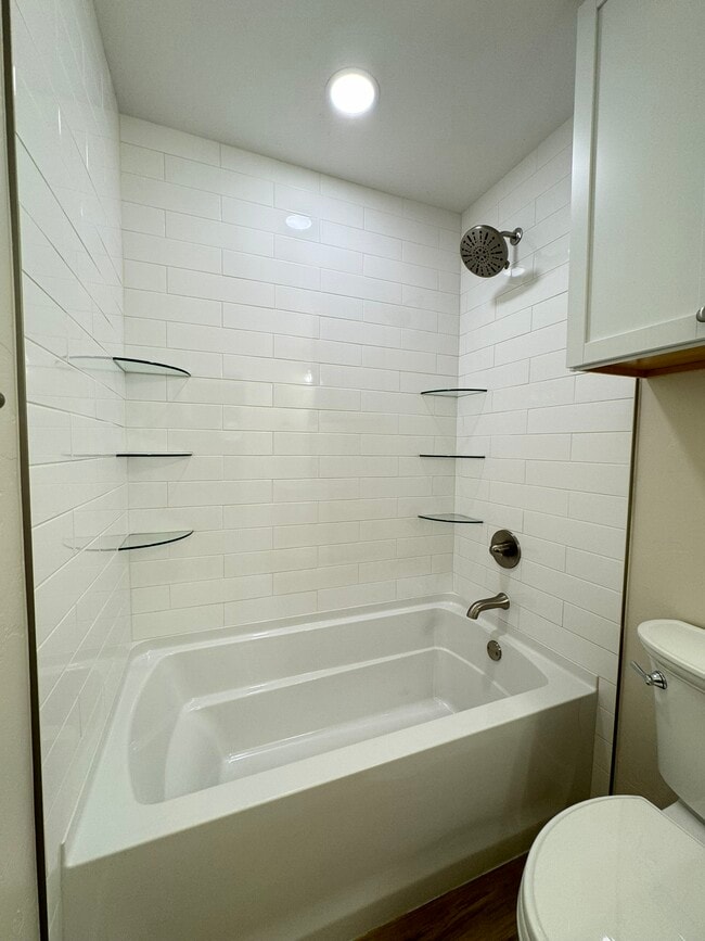 Building Photo - 1442 E Broadway St