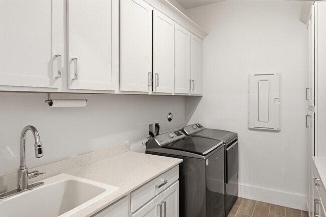 Building Photo - 655 Hookline Cir