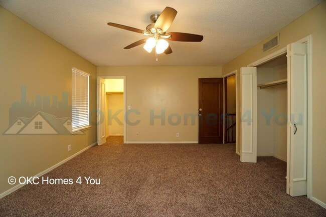 Building Photo - Townhouse with 3 beds and 3 baths!