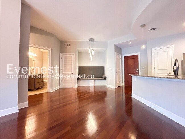 Building Photo - 3 Bed/2.5 Bath Condo with Modern Amenities / Available Now!