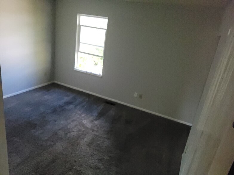 Building Photo - 872 Upholland Ln