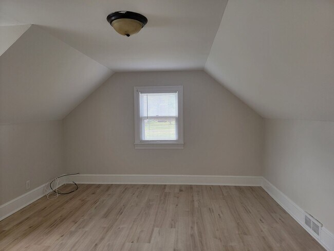 Building Photo - 1111 Bayview Rd