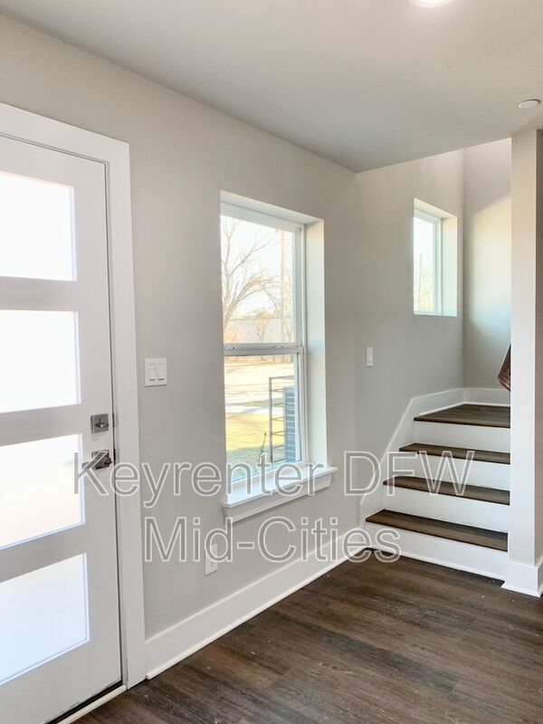 Building Photo - 1431 Pearson St