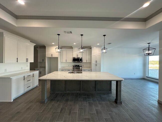 Building Photo - 609 Enchanted Way