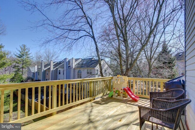 Building Photo - 8200 Maple Ridge Ave