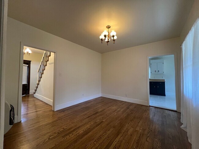 Building Photo - 3 bed and 2 bath house in downtown Johnson City