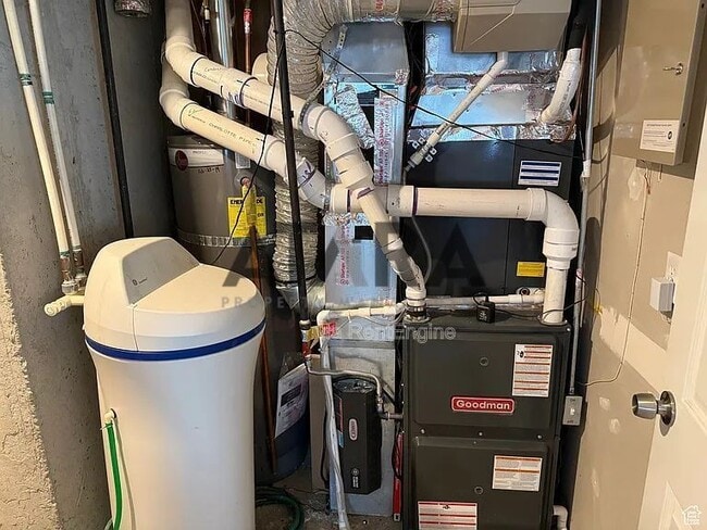 Building Photo - 941 Fremont Rd