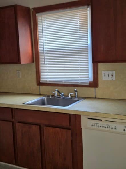 Building Photo - 76 William St