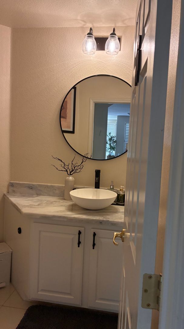 Building Photo - Stunning Fully Remodeled Luxury Home in Peccole Ranch