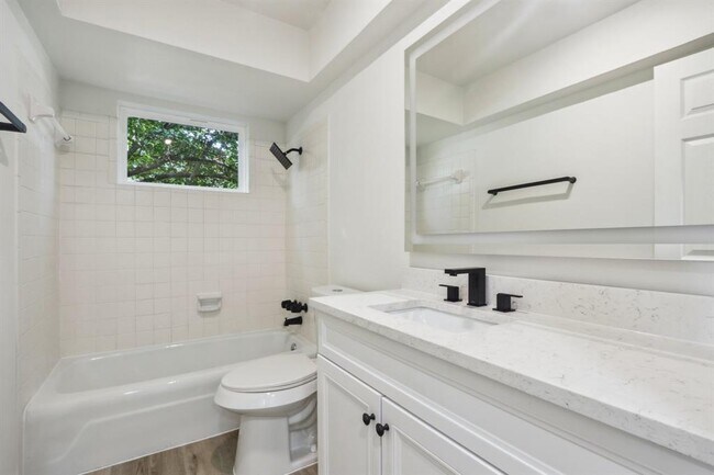 Building Photo - 9807 Kendal Dr