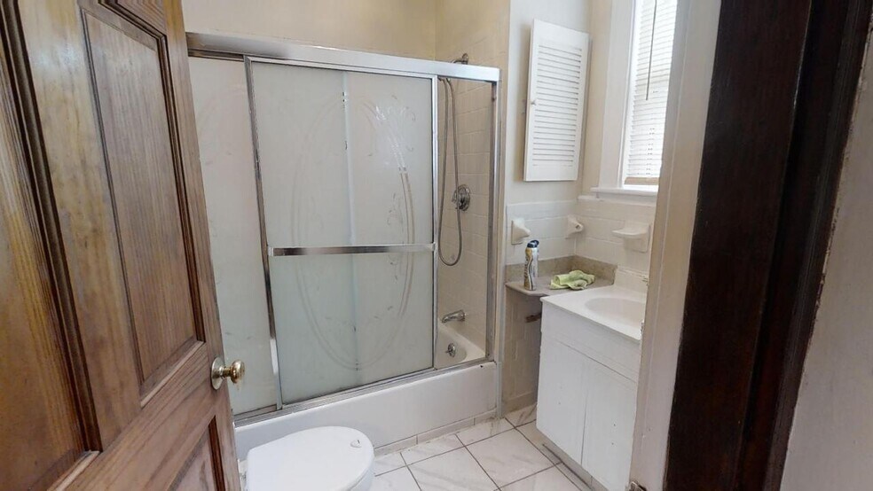 Building Photo - 33 Bellingham St