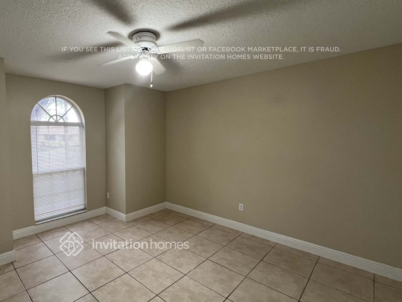 Building Photo - 423 Woodview Dr