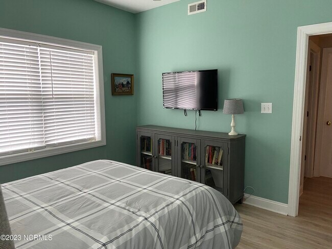 Building Photo - 404 Penny Ln