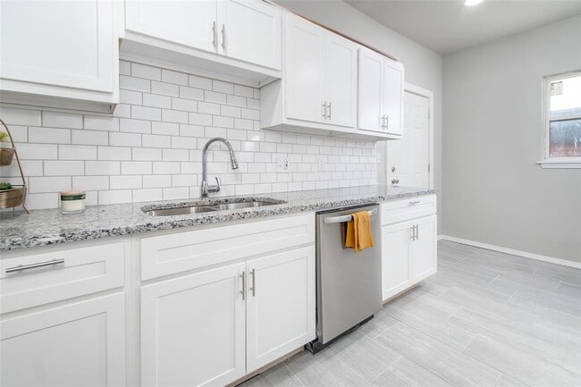 Building Photo - 1008 NW 45th St