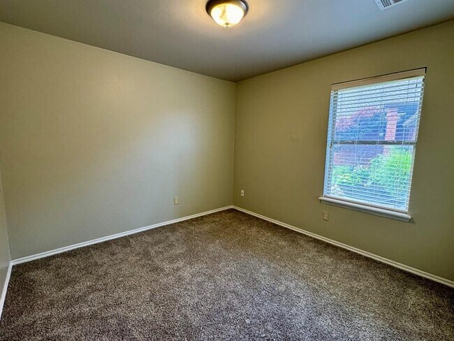 Building Photo - 15705 Creek Heights Dr