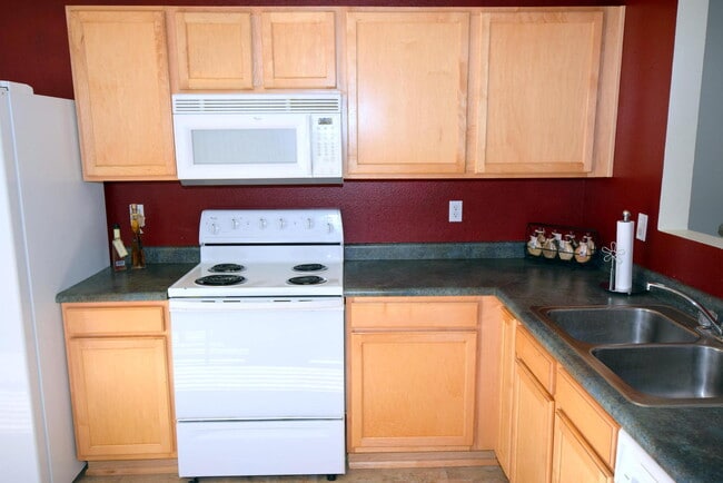 Building Photo - VISTA DEL NORTE 2 bedroom 2 bath 2/CG