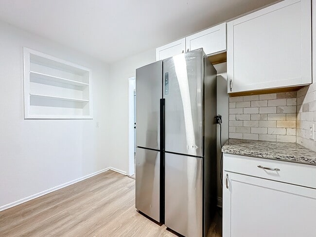 Building Photo - 5330 Quan Dr