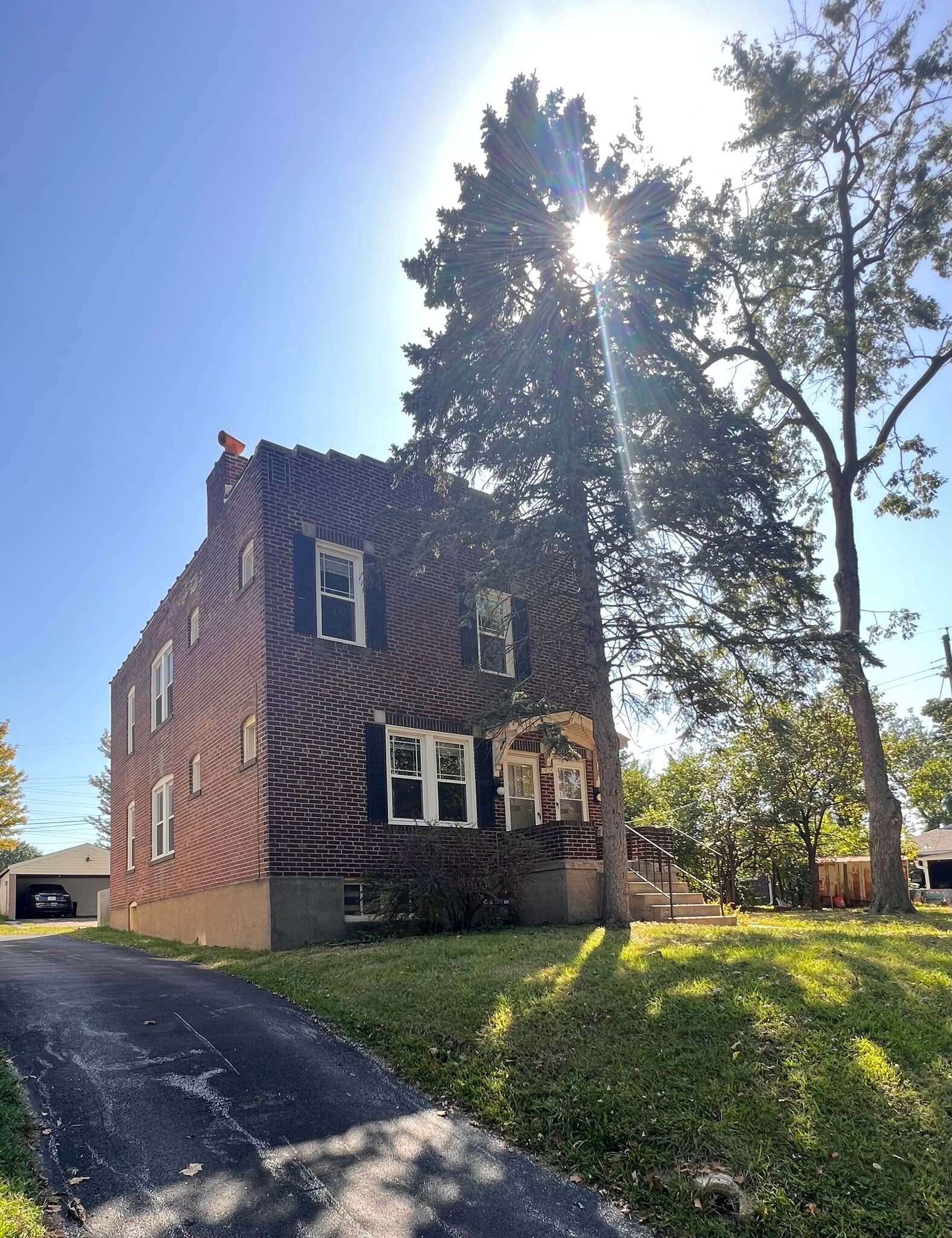Building Photo - 1434 Woodland Dr