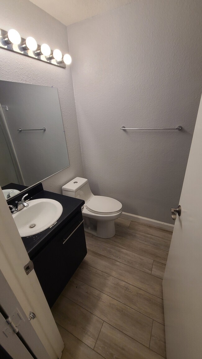 Building Photo - 1019 Dornajo Way