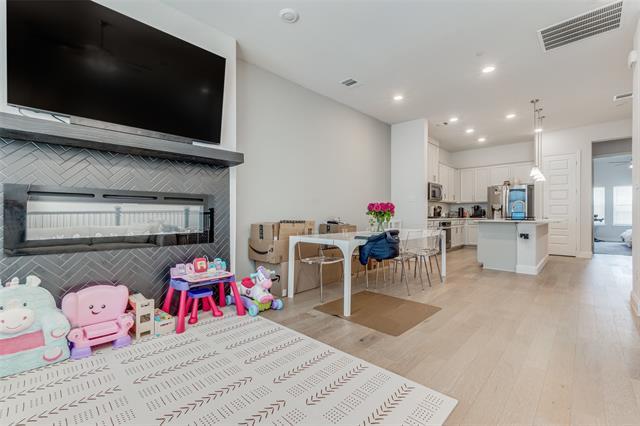 Building Photo - 2837 Troutt Dr