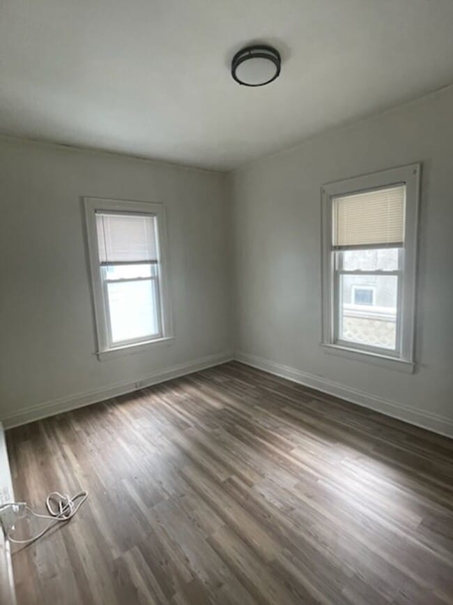 Building Photo - Newly Renovated Two Bedroom Home on Washin...