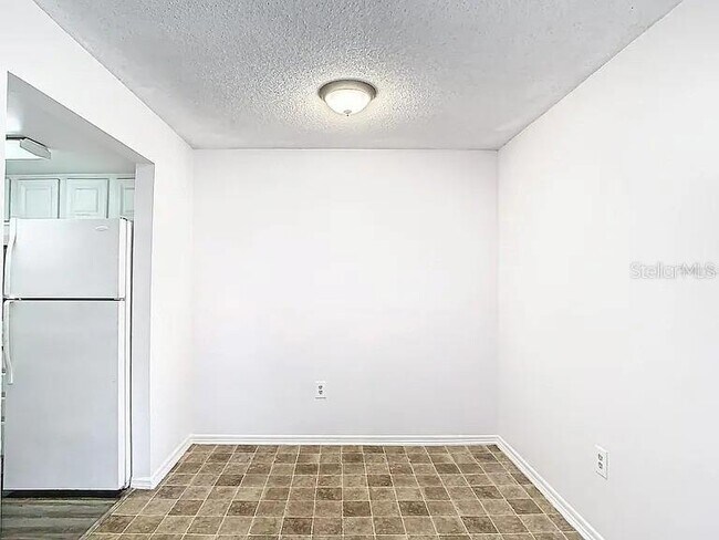 Building Photo - 2549 N Alafaya Trail