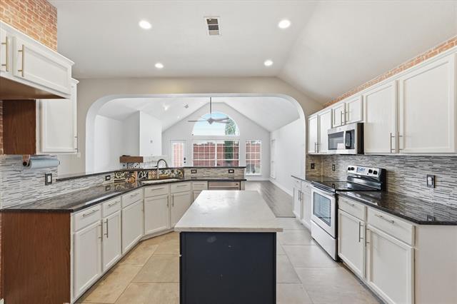 Building Photo - 2661 Redcedar Dr