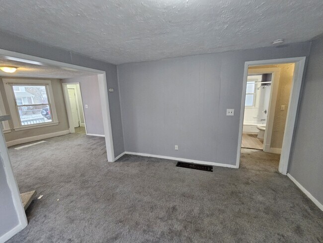 Building Photo - 10602 Earle Ave