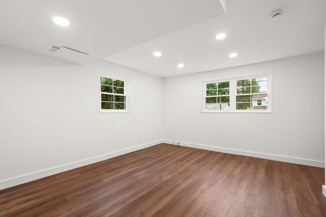 Building Photo - 3 Bed 3 Bath - Silver Spring Split Level -...