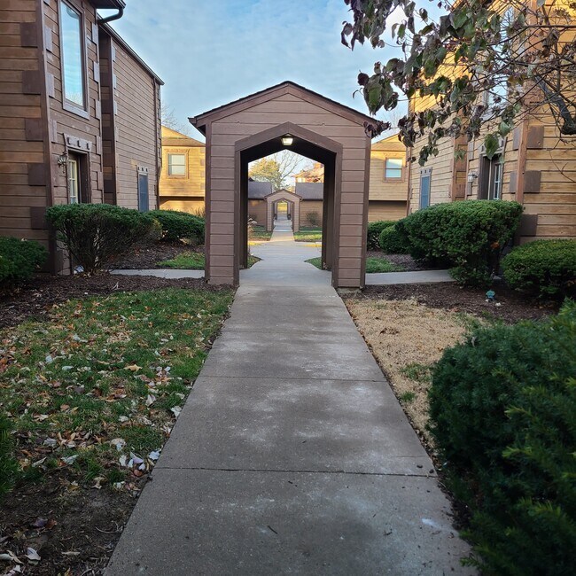 Building Photo - 613 Huntridge Dr