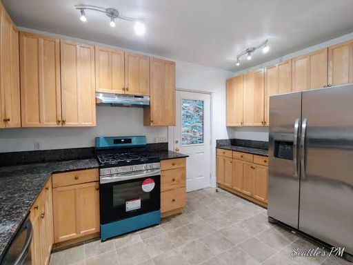Building Photo - Updated Charming 4 Bedroom-2 Bathroom Home...