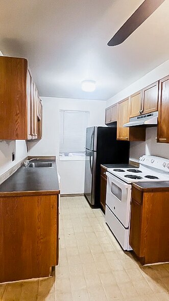 Building Photo - 441 Park Ave N