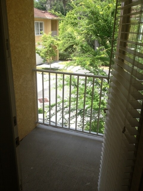 Building Photo - Quiet neighborhood close to Royal Park Plaza, theaters, shopping, restaurants, and UF