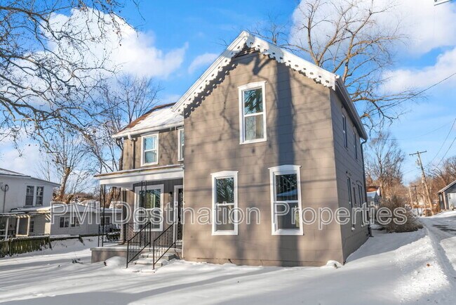 Building Photo - 811 N 10th St