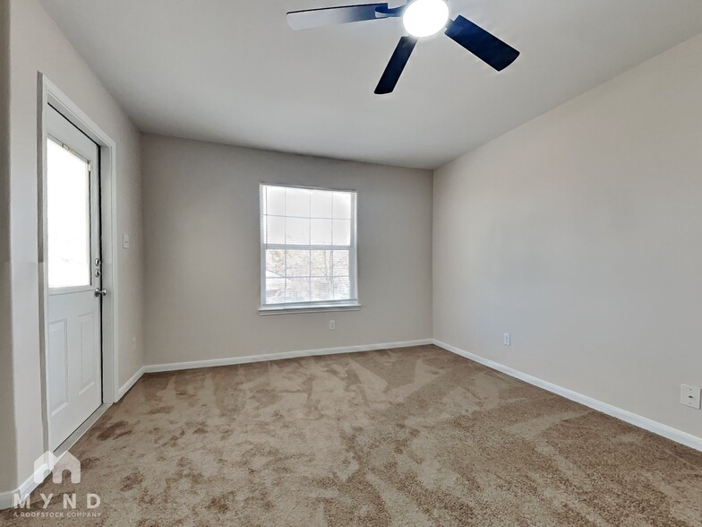 Building Photo - 6128 Sidney St