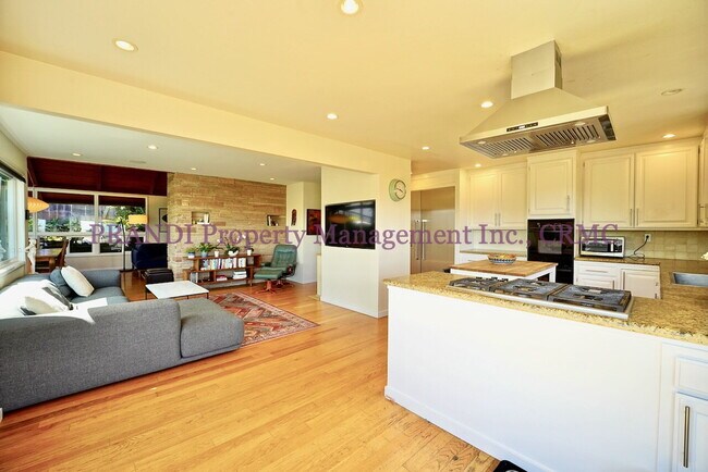 Building Photo - Spacious Greenbrae View Home with Privacy ...