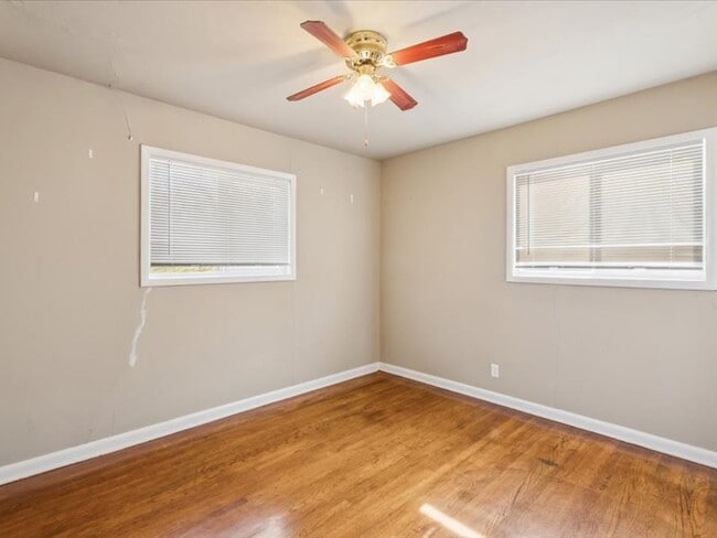 Building Photo - 2607 S Maplewood Ave