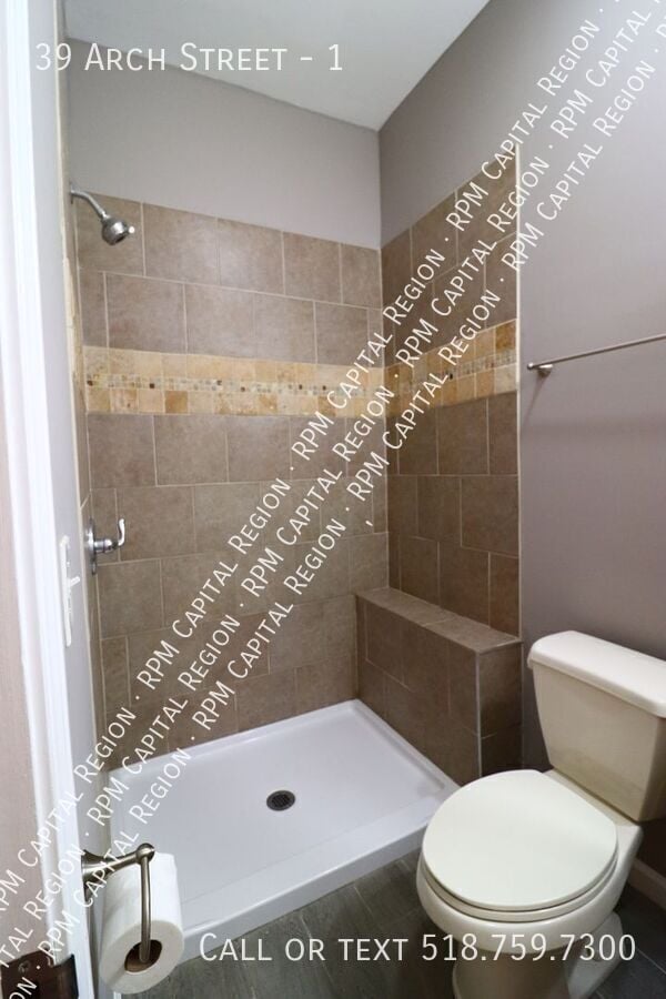 Building Photo - 39 Arch St