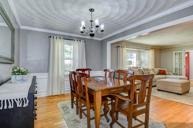 Building Photo - ONE LEVEL LIVING at it's FINEST in the SOU...