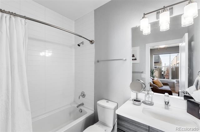 Building Photo - 3528 W 17th Ave