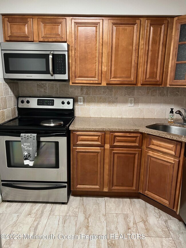 Building Photo - 304 4th Ave