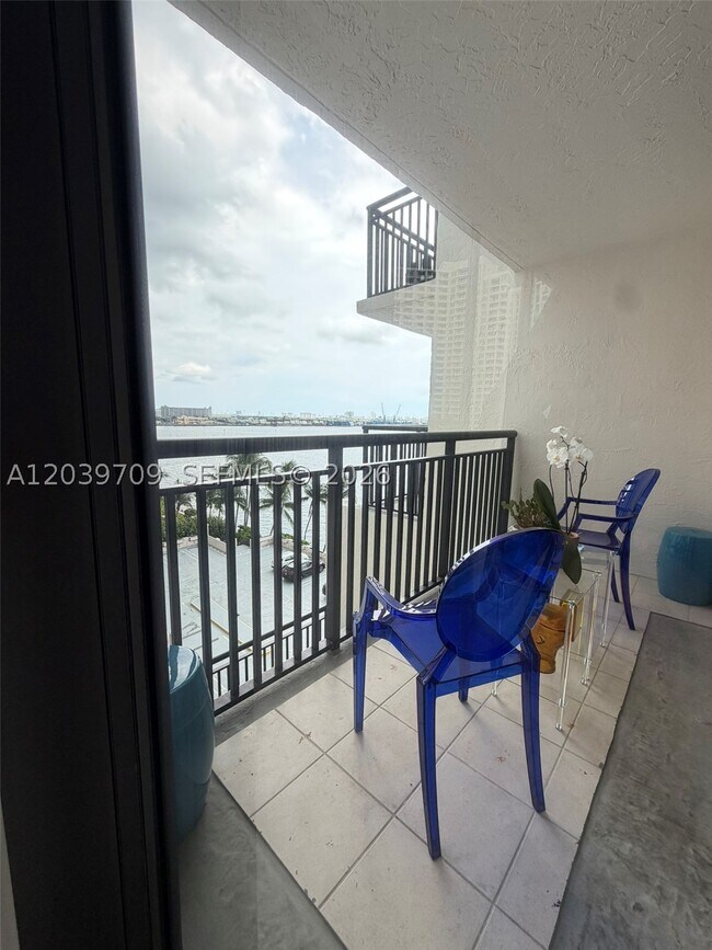 Building Photo - 540 Brickell Key Dr