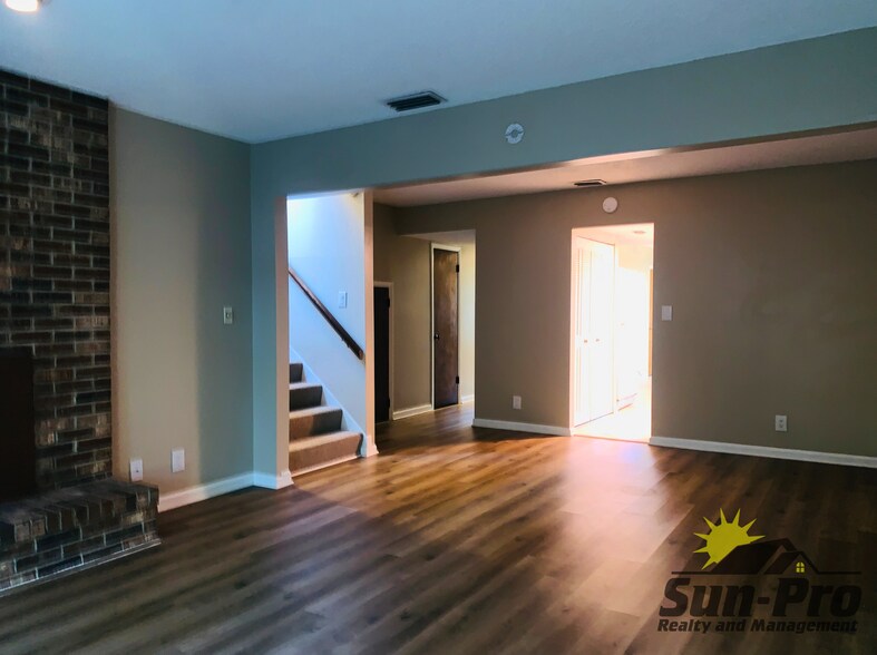 Building Photo - 136 Pine Cone Trl