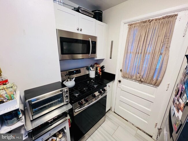 Building Photo - 909 S Irving St