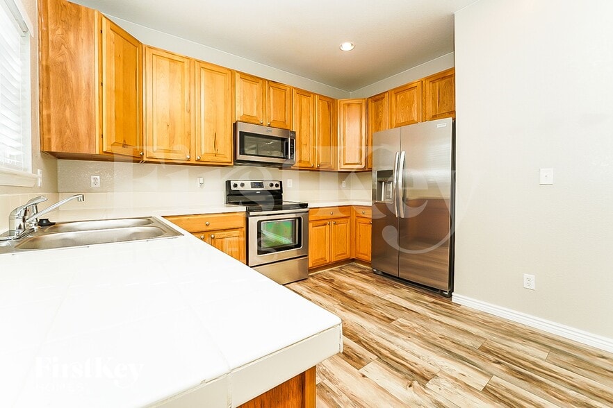 Building Photo - 1208 S Flat Rock Way