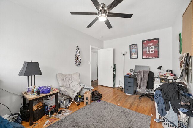 Building Photo - 949 SW 13th St