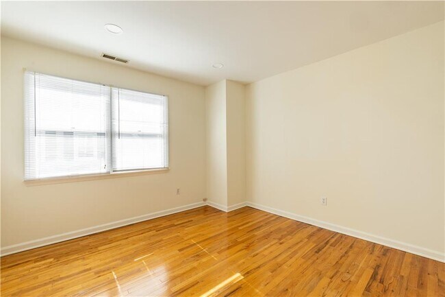 Building Photo - 170 Harrison Ave