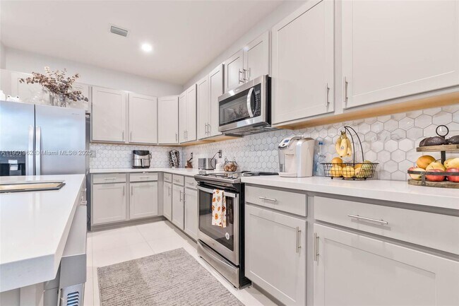 Building Photo - 2430 SW 145th Pl