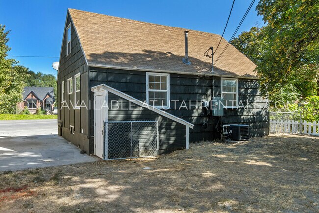 Building Photo - 411 W Main St