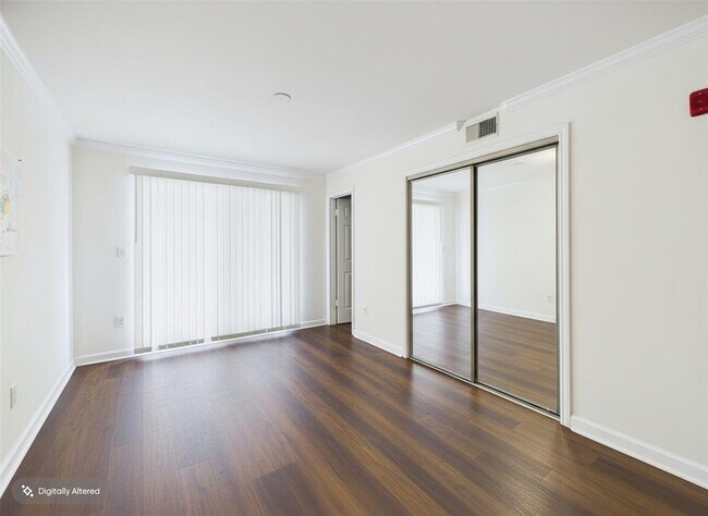 Building Photo - 501 W 26th St